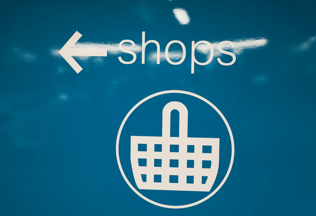shoplifter hiding items